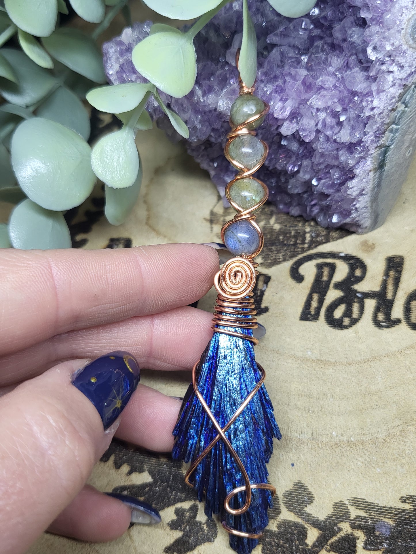 Aura kyanite broom Pendant