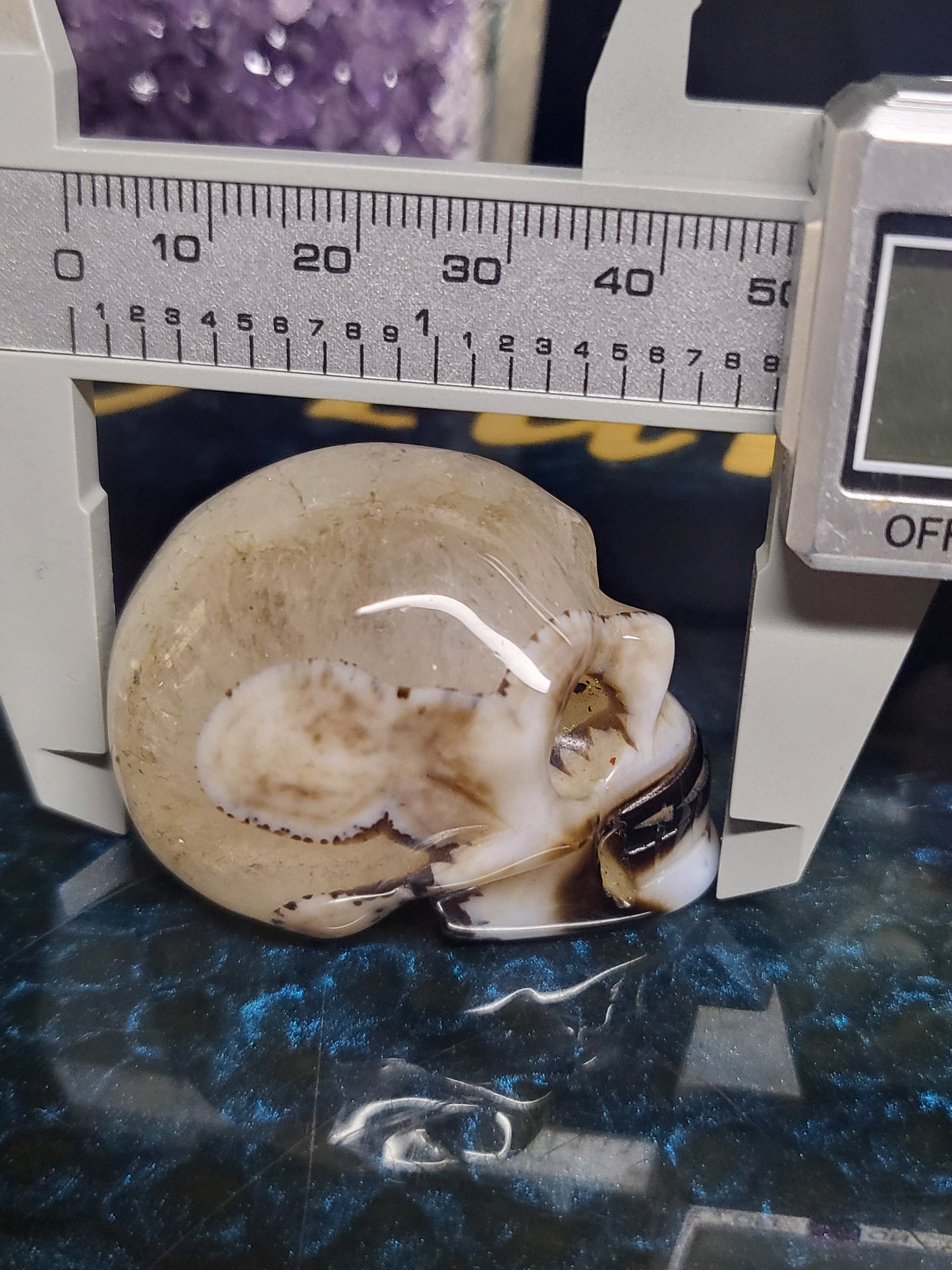 Black agate skull with quartz