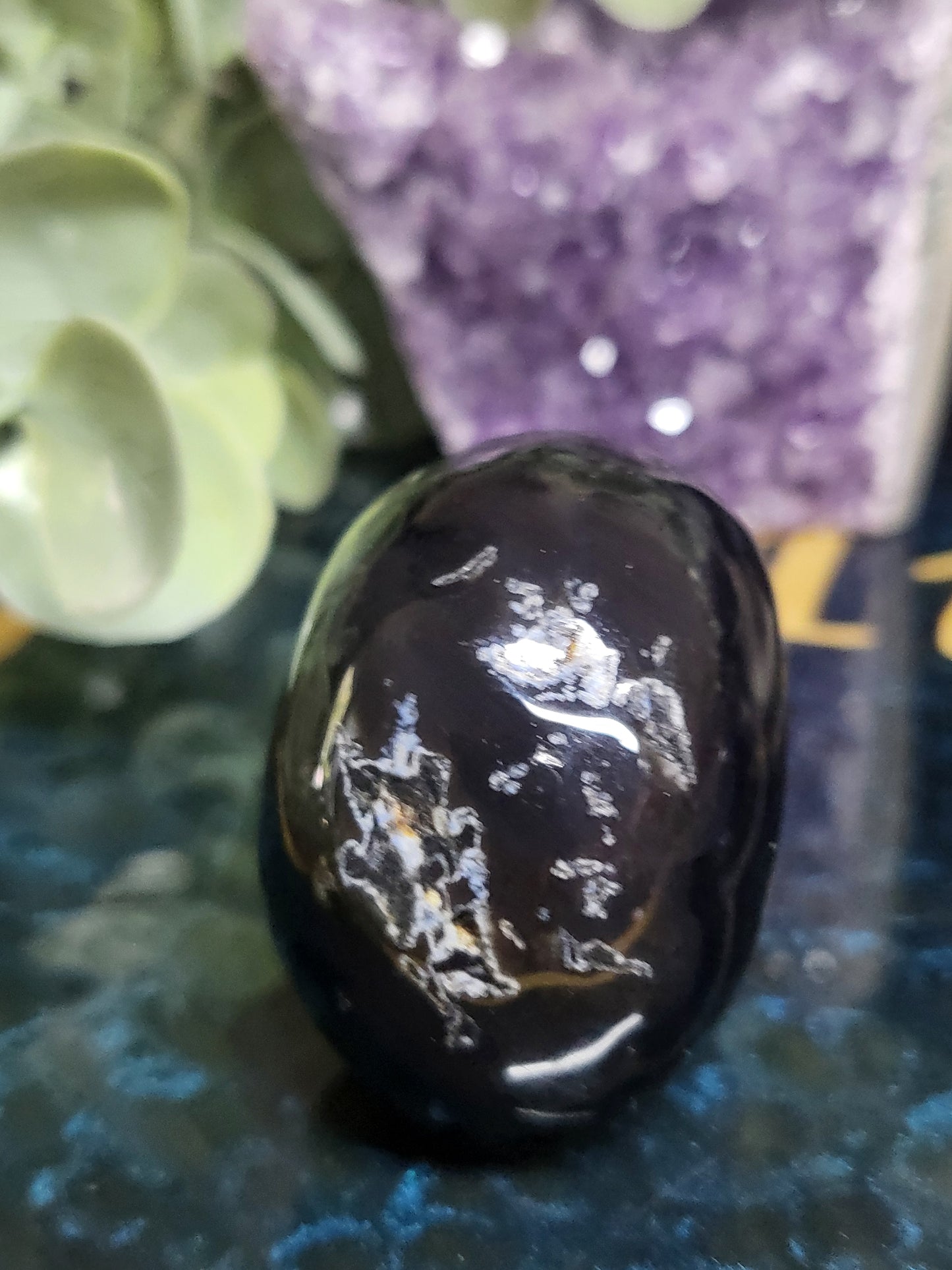 Black agate skull