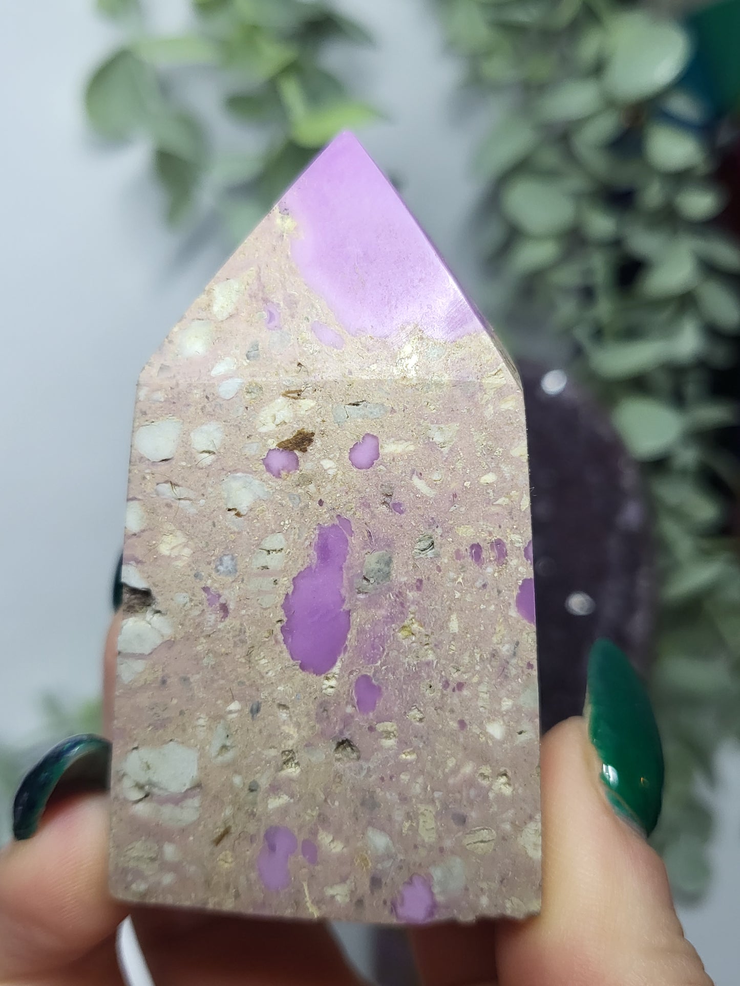 Phosphosiderite point