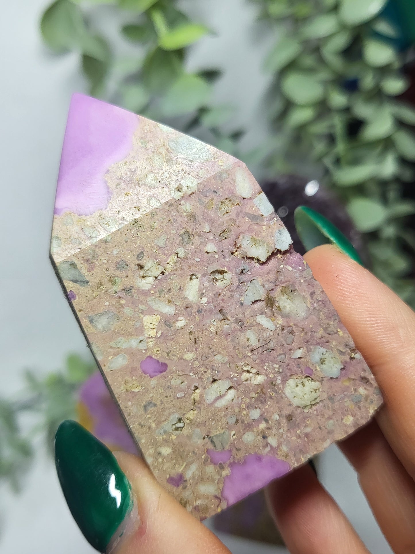 Phosphosiderite point