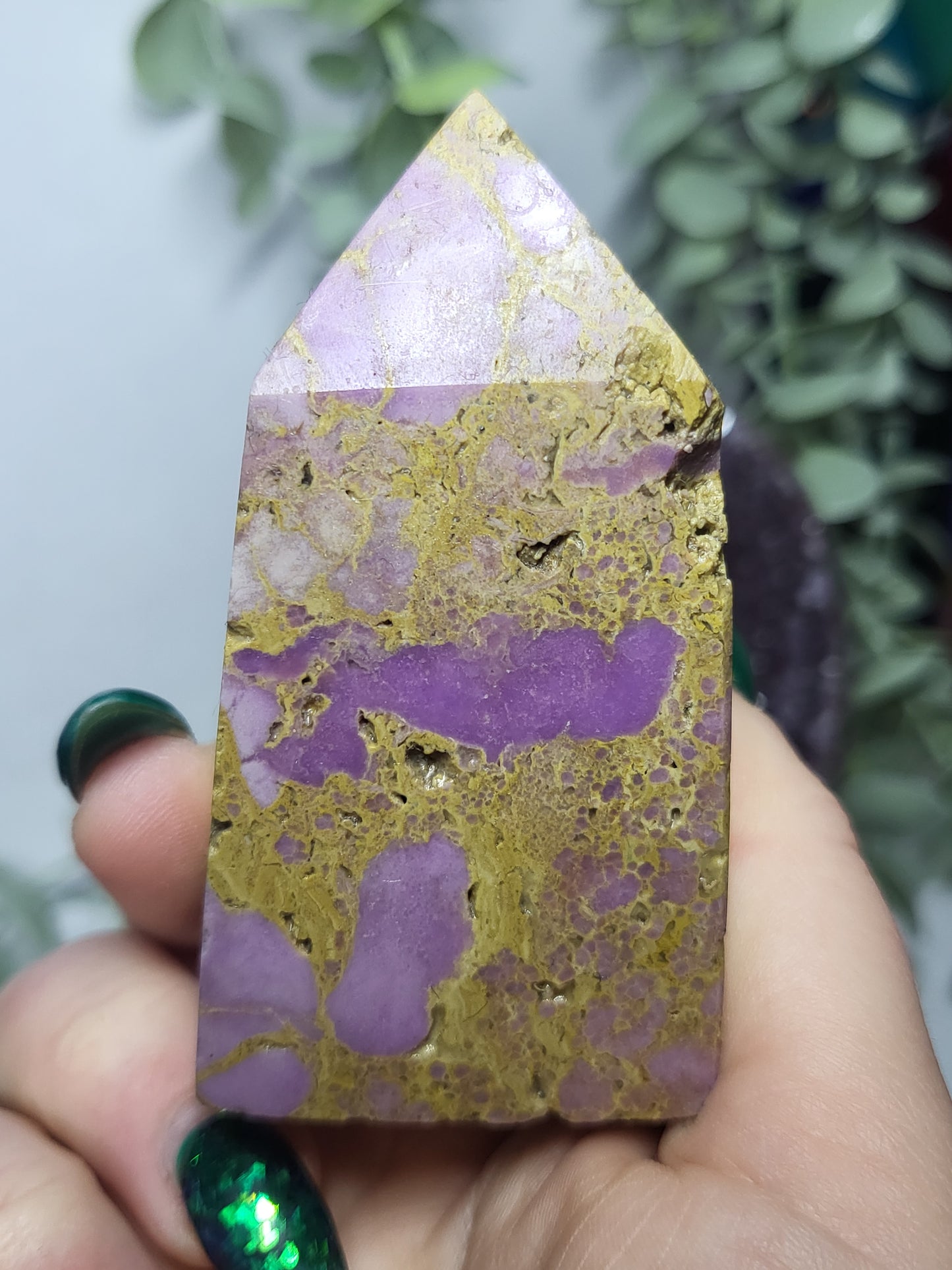 Phosphosiderite point