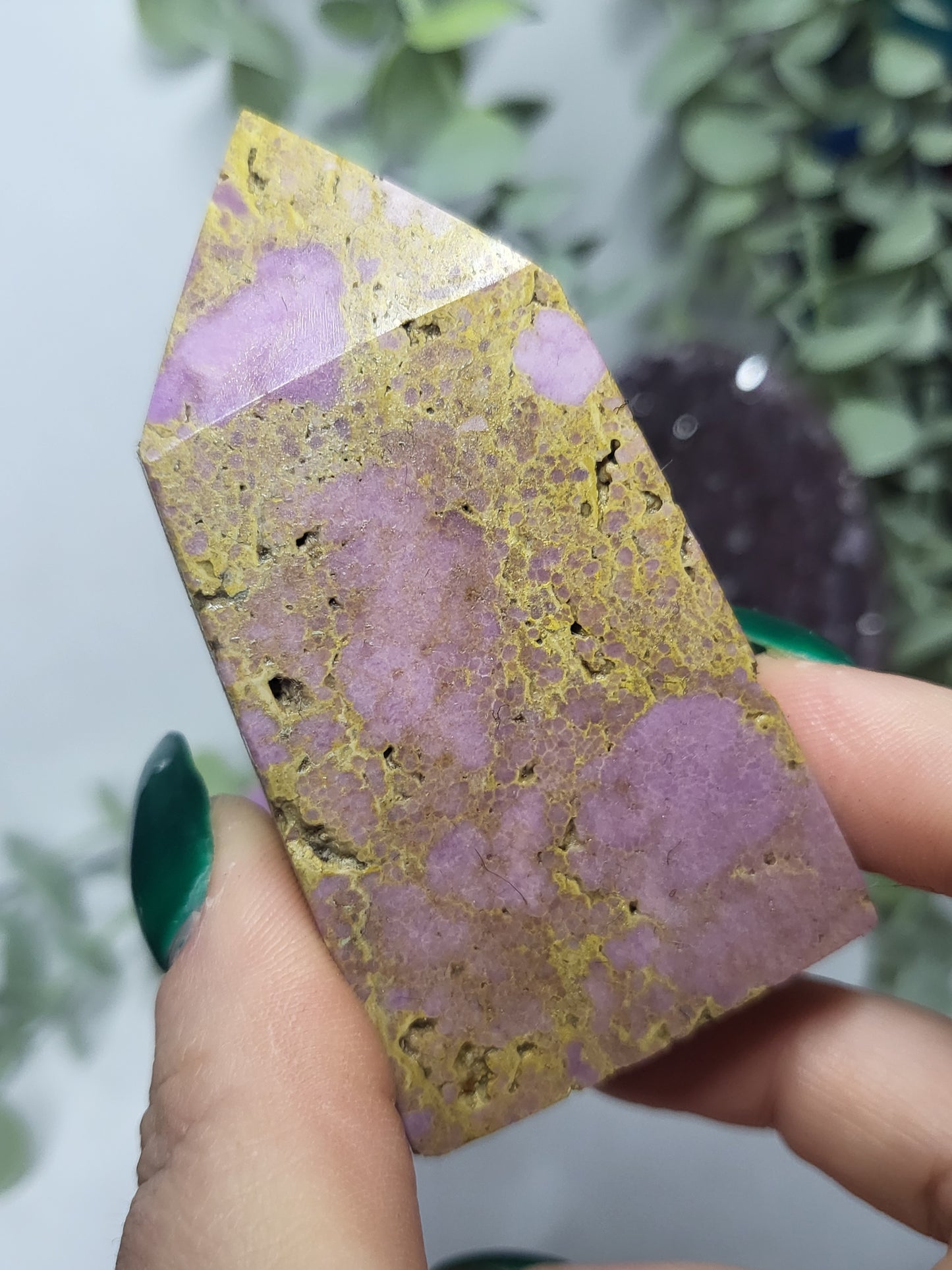 Phosphosiderite point
