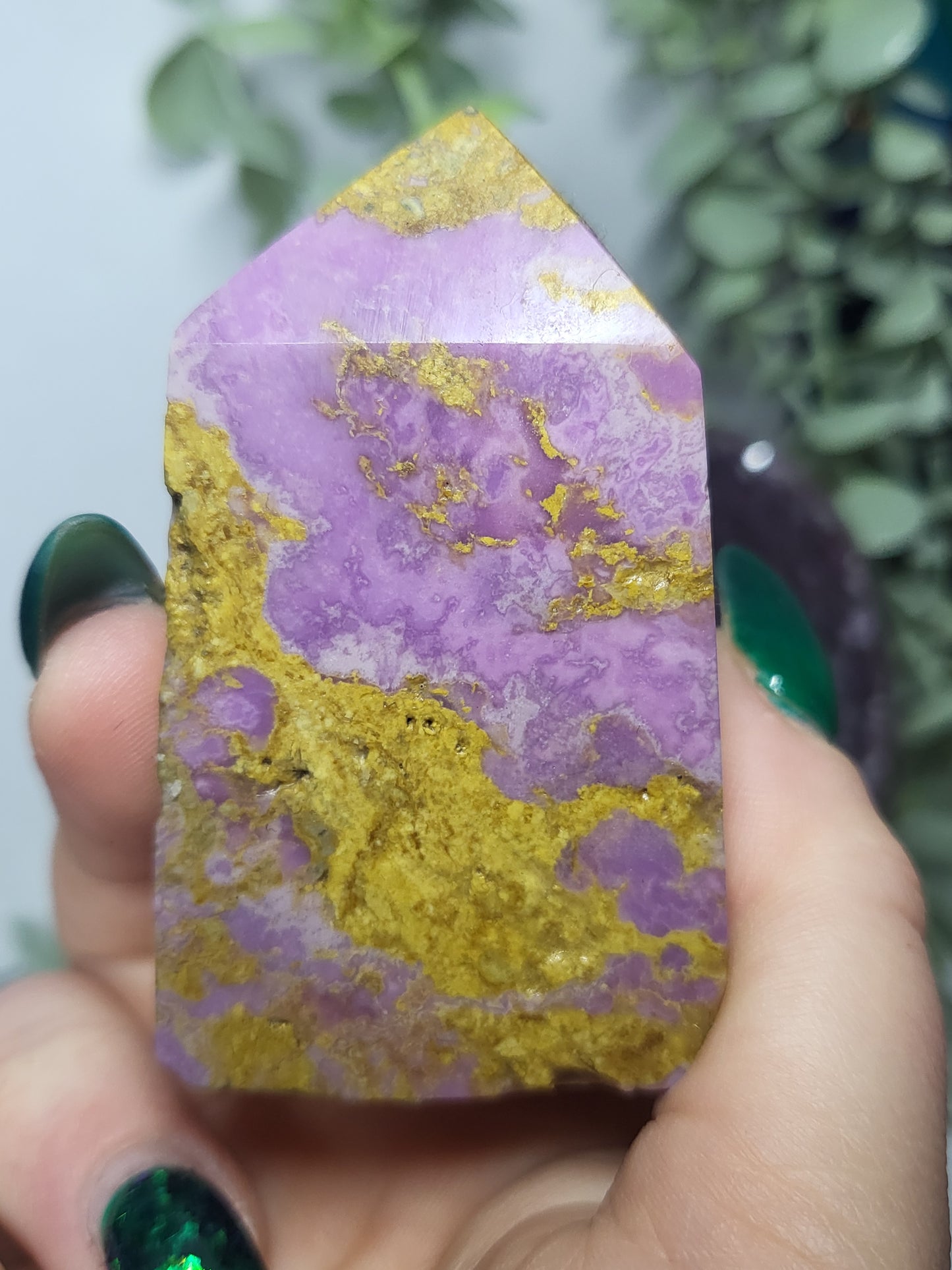 Phosphosiderite point