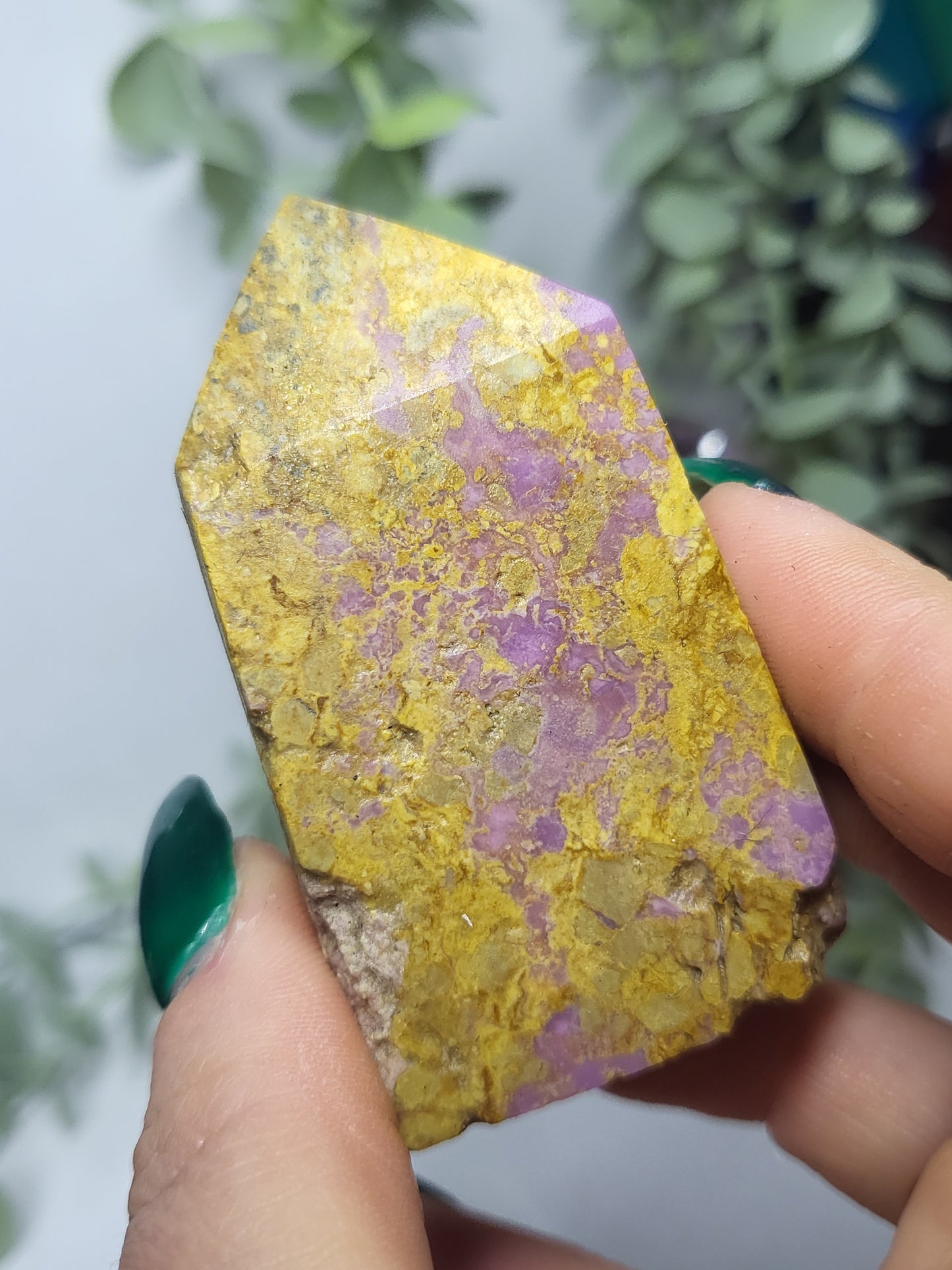 Phosphosiderite point