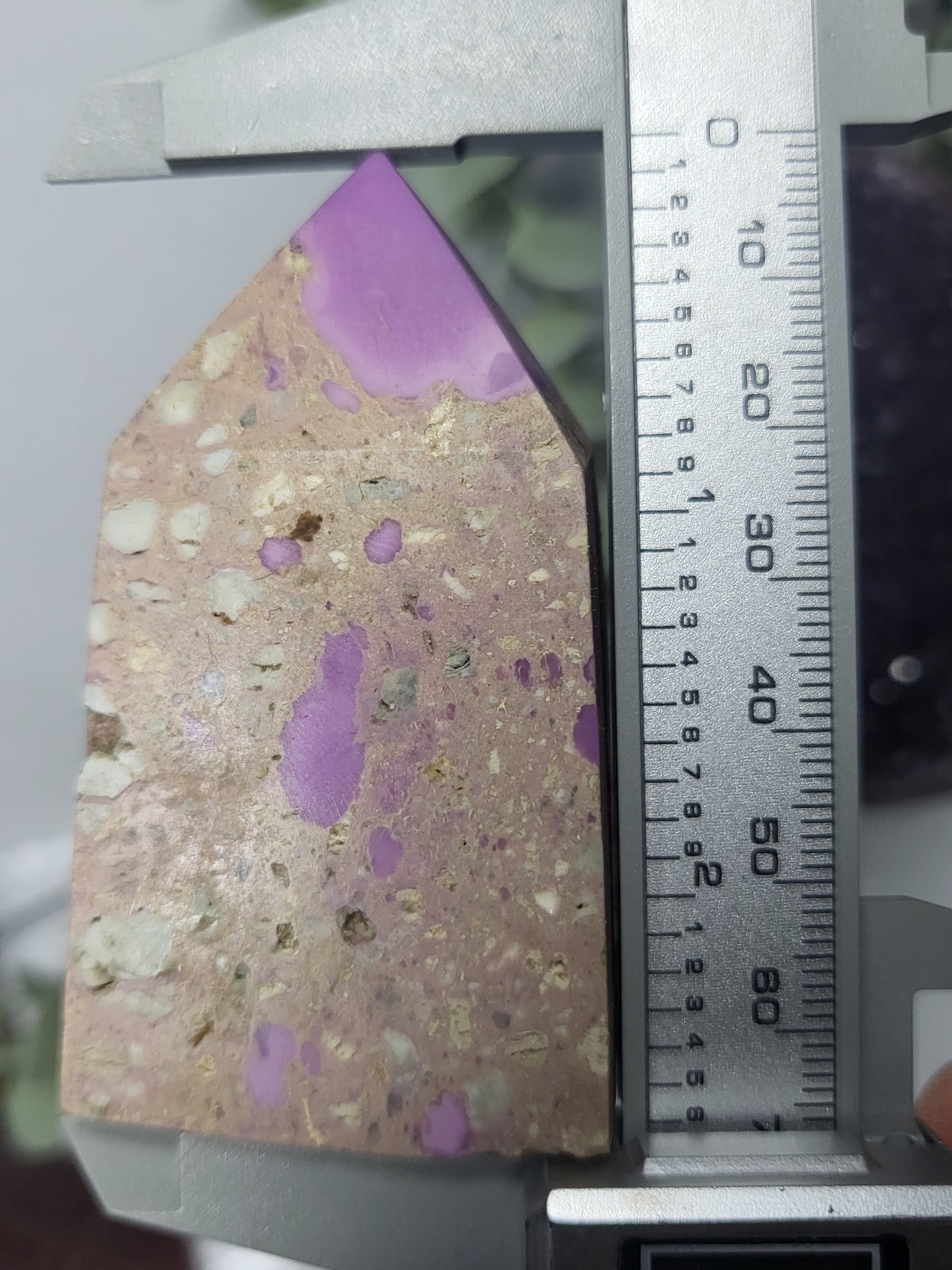 Phosphosiderite point