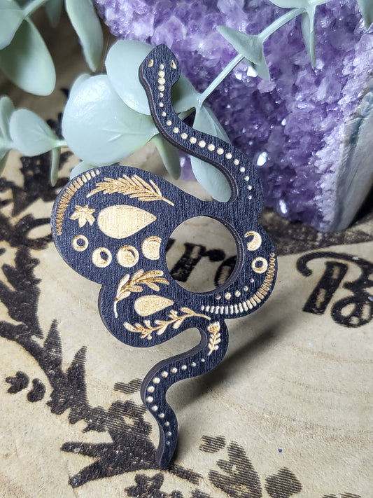 Wooden snake sphere stand