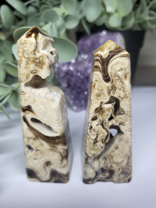 Chocolate calcite point