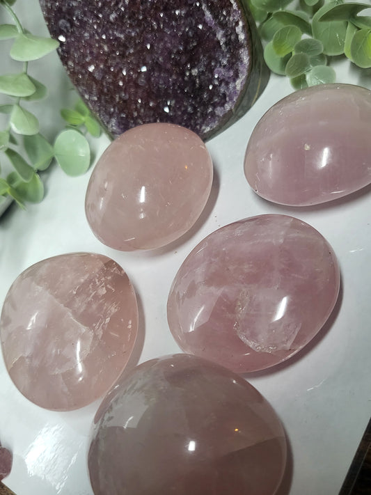 Rose quartz palmstone