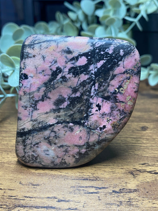 Rhodonite free form
